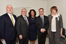 De gauche à droite : Christophe Guy, directeur général de Polytechnique Montréal; Gaétan Barrette, ministre de la Santé et des Services sociaux au gouvernement du Québec; Dominique Anglade, ministre de l’Économie, de la Science et de l’Innovation et ministre responsable de la Stratégie numérique au gouvernement du Québec; Pr Carl-Éric Aubin, directeur exécutif et scientifique de l'Institut TransMedTech; Hélène David, ministre responsable de l'Enseignement supérieur au gouvernement du Québec.