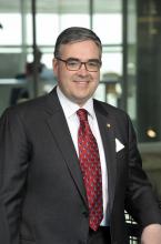 Miguel Anjos, professeur titulaire au sein du Département de mathématiques et de génie industriel de Polytechnique Montréal et directeur de la Chaire de recherche industrielle CRSNG-Hydro-Québec-Schneider Electric en optimisation des réseaux électriques intelligents.