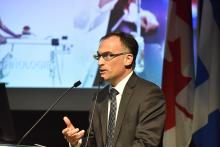 Carl-Éric Aubin, professeur titulaire au Département de génie mécanique de Polytechnique Montréal et directeur exécutif et scientifique de l’Institut TransMedTech