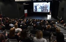 Carl-Éric Aubin, professeur titulaire au Département de génie mécanique de Polytechnique Montréal et directeur exécutif et scientifique de l’Institut TransMedTech, , s'adressant à la foule lors de l'inauguration de l'Institut TransMedTech.