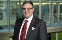 Miguel Anjos, professeur titulaire au sein du Département de mathématiques et de génie industriel de Polytechnique Montréal et directeur de la Chaire de recherche industrielle CRSNG-Hydro-Québec-Schneider Electric en optimisation des réseaux électriques intelligents.