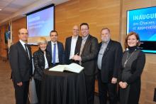 De gauche à droite : Philippe A. Tanguy, directeur général de Polytechnique Montréal; Michèle Thibodeau-DeGuire, principale et présidente du Conseil d’administration de Polytechnique Montréal; Steven Chamberland, directeur des affaires académiques et de la vie étudiante; Daniel Spooner, maître d’enseignement au Département de génie mécanique et titulaire de la Chaire en apprentissage par projets; Patrice Farand, maître d’enseignement au Département de génie chimique et titulaire de la Chaire IMPACTG; Michel