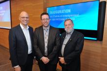 De gauche à droite : Daniel Spooner, maître d’enseignement au Département de génie mécanique et titulaire de la Chaire en apprentissage par projets; Patrice Farand, maître d’enseignement au Département de génie chimique et titulaire de la Chaire IMPACTG; Michel Perrier, professeur titulaire au Département de génie chimique et cotitulaire de la Chaire IMPACTG.