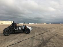 La voiture de course monoplace de la société technique Formule Polytechnique Montréal durant une épreuve de l’édition 2018 de la compétition universitaire Formula SAE Lincoln, à Lincoln, au Nebraska.