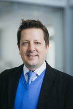 Frédéric Leblond, professeur associé au Département de génie physique de Polytechnique Montréal et chercheur au Centre de recherche du Centre hospitalier de l’Université de Montréal (CRCHUM). (Photo : Caroline Perron)