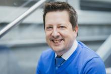 Frédéric Leblond, professeur associé au Département de génie physique de Polytechnique Montréal et chercheur au Centre de recherche du Centre hospitalier de l’Université de Montréal (CRCHUM). (Photo : Caroline Perron)