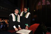 De gauche à droite : Chahé Nerguizian, professeur titulaire au Département de génie électrique de Polytechnique Montréal, le récipiendaire du Prix d’excellence en enseignement 2017 de Polytechnique Montréal; Luc Maurice, Secrétaire général de Polytechnique Montréal.