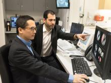 Dr An Tang, radiologiste au Centre hospitalier de l’Université de Montréal et professeur à l’Université de Montréal, et Samuel Kadoury, chercheur au CRCHUM et professeur à Polytechnique Montréal. Dr An Tang, radiologiste au Centre hospitalier de l’Université de Montréal et professeur à l’Université de Montréal, et Samuel Kadoury, chercheur au CRCHUM et professeur à Polytechnique Montréal.