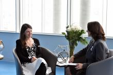 Liane Bernstein, deuxième récipiendaire de l’Ordre de la rose blanche s'entretient avec Nathalie Provost, diplômée de Polytechnique et ambassadrice de l’Ordre de la rose blanche