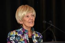 Michèle Thibodeau-DeGuire, principale et présidente du Conseil de Polytechnique et présidente du jury de l’Ordre de la rose blanche Michèle Thibodeau-DeGuire, principale et présidente du Conseil de Polytechnique et présidente du jury de l’Ordre de la rose blanche