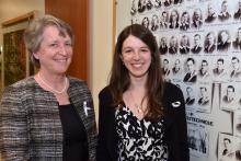 Marie Béland, en compagnie de sa fille, Liane Bernstein, deuxième lauréate de l’Ordre de la rose blanche Marie Béland, en compagnie de sa fille, Liane Bernstein, deuxième lauréate de l’Ordre de la rose blanche