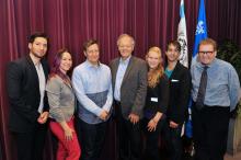 Les étudiants du panel entourant MM. Lepage, Robillard et Crevier