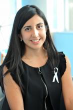 Tara Gholami, première récipiendaire de la bourse de l'Ordre de la rose blanche