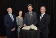 De gauche à droite : Christophe Guy, directeur général de Polytechnique Montréal; Marie Lambert-Chan, rédactrice en chef de Québec Science; Sylvain Martel, directeur du Laboratoire de nanorobotique de Polytechnique Montréal et récipiendaire du Prix du public Québec Science Découverte de l’année 2016; François Bertrand, directeur de la recherche, de l'innovation et des affaires internationales de Polytechnique Montréal.